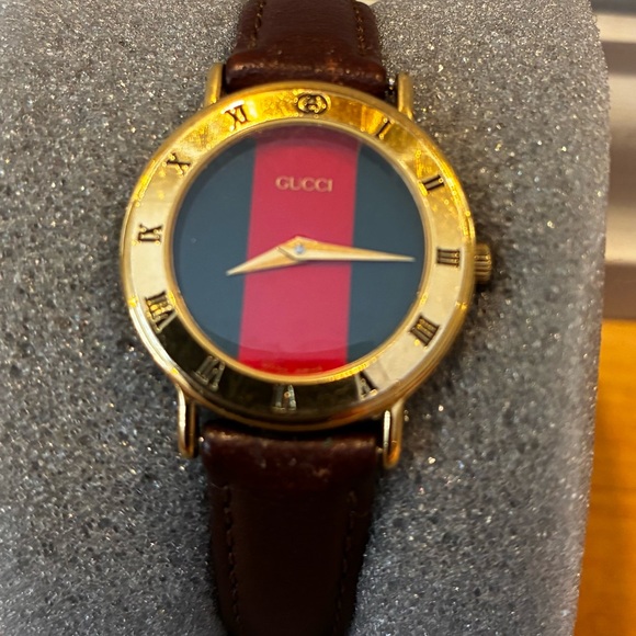 Authentic Vintage Gucci Watch (woman’s) - Picture 5 of 6